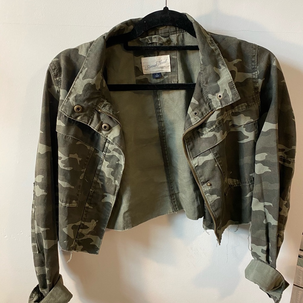 Universal Thread cropped camo jacket